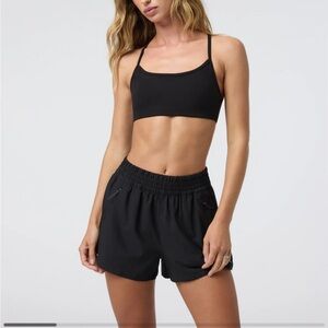 Vuori All The Feels Bra. Black.